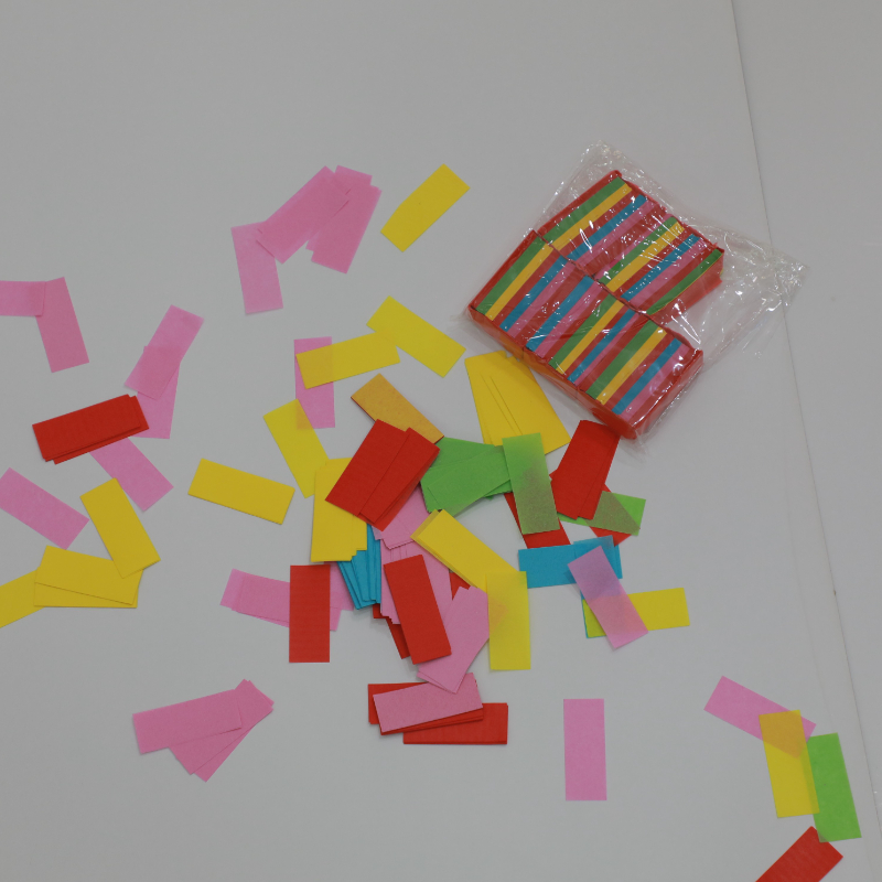 Confettis en papier de soie coloré